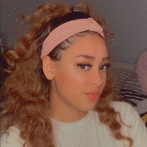 Meet your Posher, Amoni